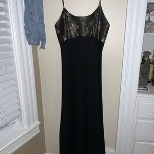 Beautiful and comfortable dress/gown. size 10